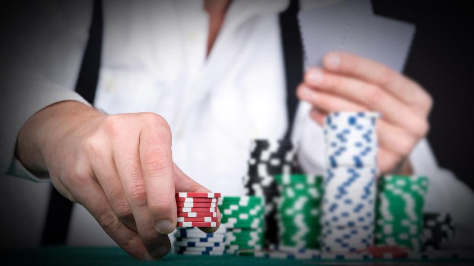 Triple Barrel Poker là gì? Khi nào cần áp dụng và chiến thuật ứng phó tốt nhất - U Blog