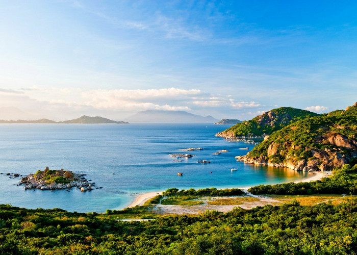 Một góc đảo Bình Tiên hoang sơ, thơ mộng (Nguồn ảnh: ivivu.com)