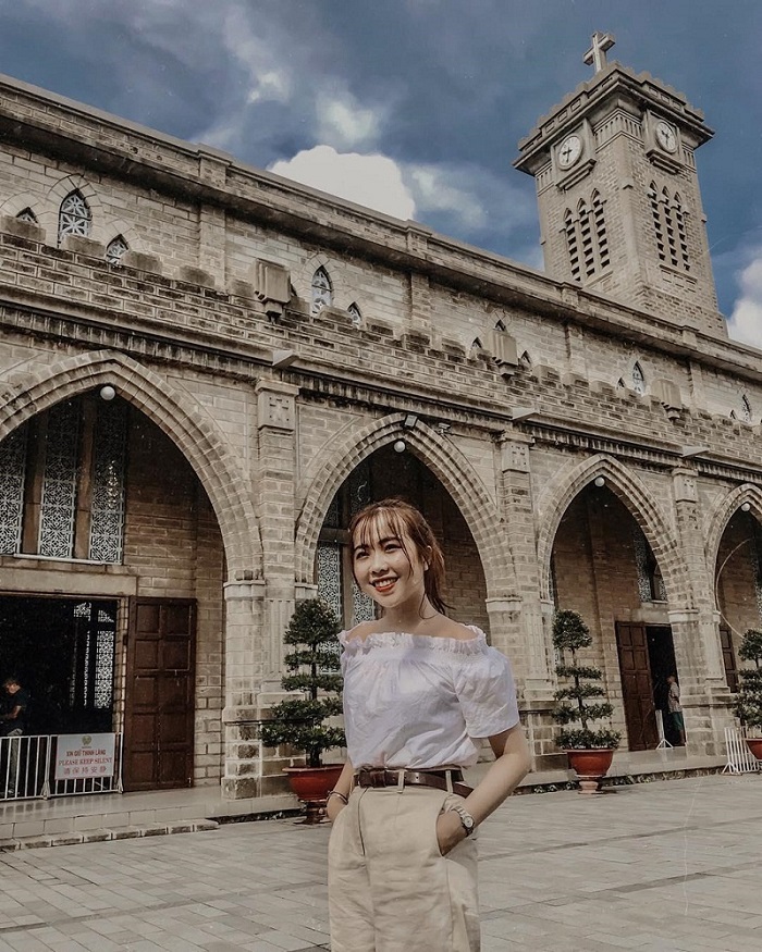 Nhà thờ Đá - dấu ấn kiến trúc hình khối cổ điển phương Tây giữa lòng Nha Trang  (Nguồn ảnh: Hiệp hội Du lịch Nha Trang)