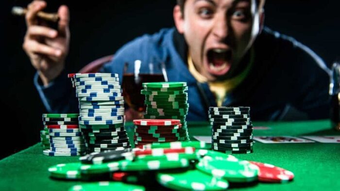 Poker Nghiêng là gì? Cách khắc phục trạng thái nghiêng